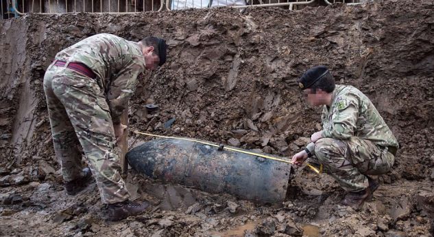 Zbulohet një bombë e madhe në Londër, ekspertët punuan gjithë natën për ta hequr