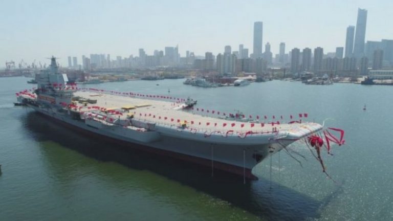 Kina prezanton aeroplanmbajtësen e re që peshon 70 mijë ton, e gjatë 315 metra dhe e gjerë 75 metra (Foto/Video)