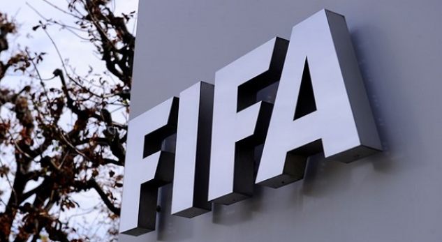 ​FIFA ndryshon rregullat për transferime