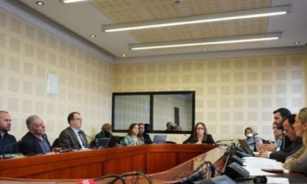 32 zyrtarë serbë paguhen nga MAShT-i pa shkuar në punë