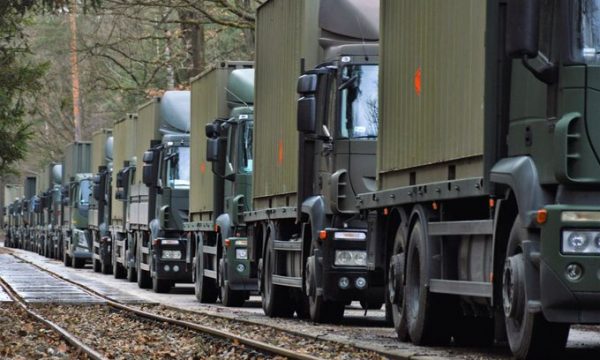 Konvoji i kamionëve me municion nga Polonia arrin në Ukrainë