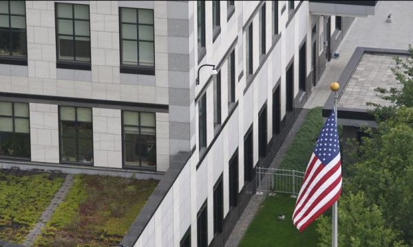 Rihapet ambasada amerikane në Kiev