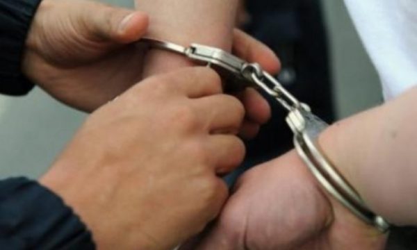 Kanoset një femër përmes rrjeteve sociale në Janjavë, arrestohet një person